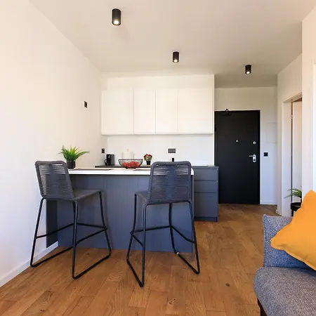 One Bedroom Mara With Sea View And Free Parking *